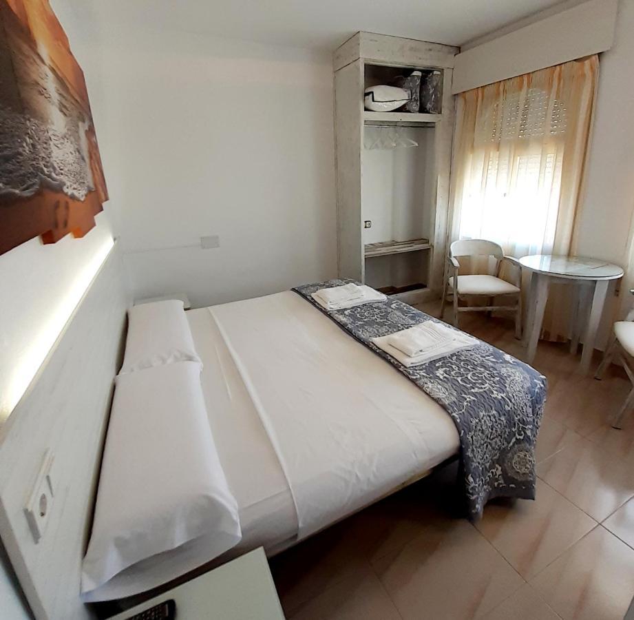 Hostal Kokkola Fuengirola Exterior photo